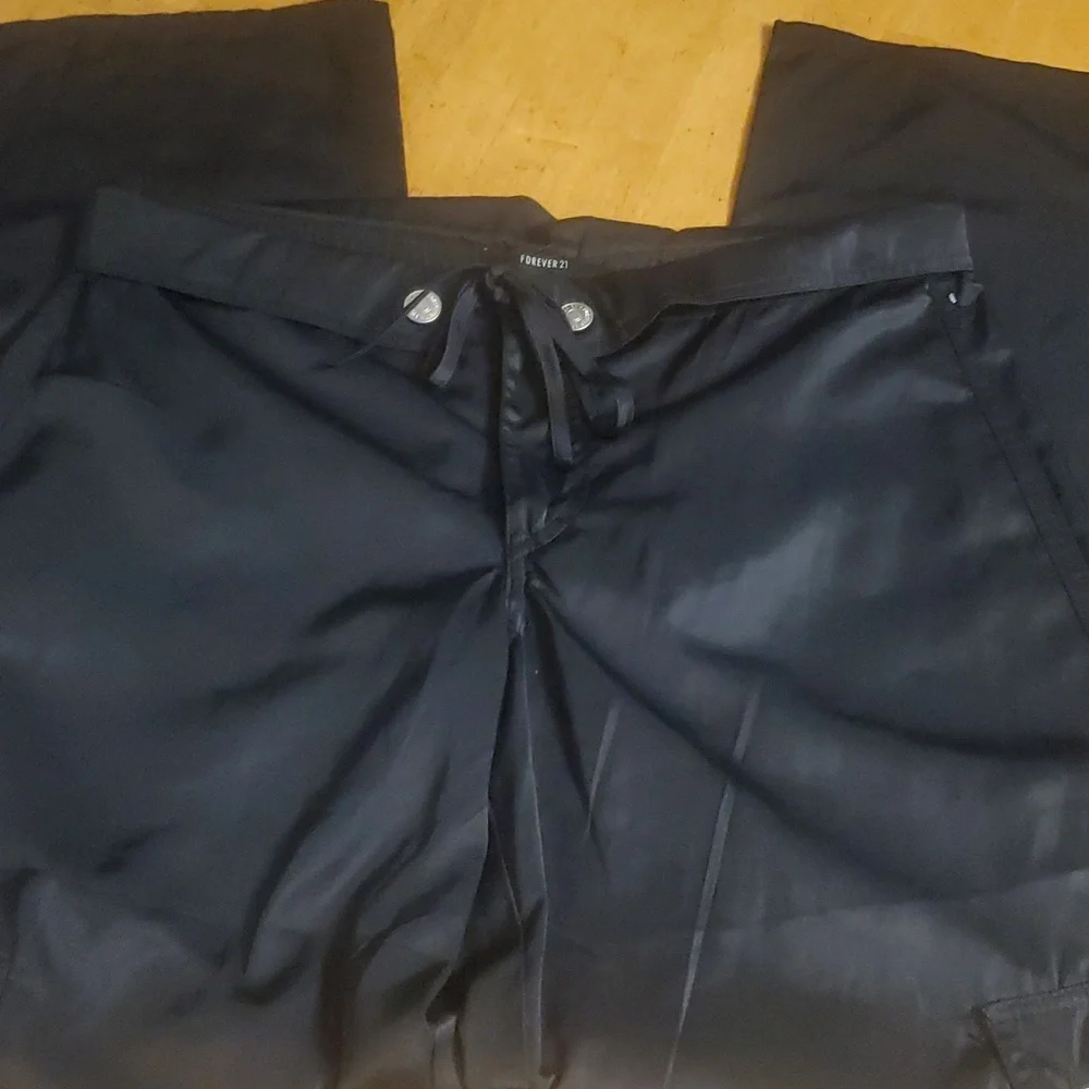 Forever 21 satin cargo pants size medium - Picture 3 of 7